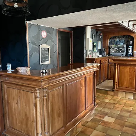 Hotel Gite-auberge Du Pont De Lanau 2*